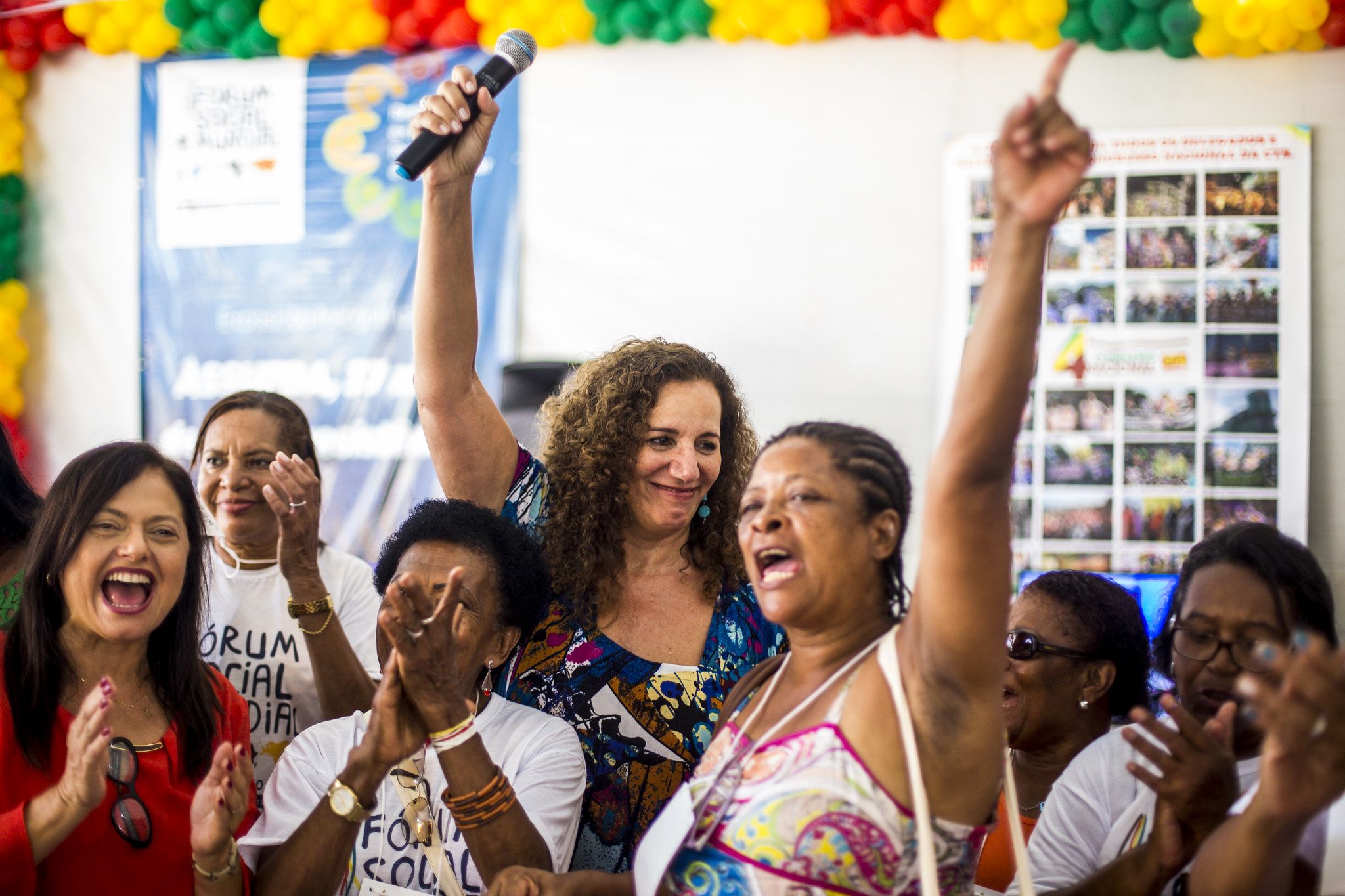 Fórum Social Mundial - Dia 2 • 14/03/2018 • Salvador (BA) Fórum Social Mundial - Dia 2 • 14/03/2018 • Salvador (BA)     "Resistir é Criar, Resistir é Transformar"  Movimentos sociais, mulheres, indígenas, LGBTs, sem terras, sem tetos, movimento negro, sindicatos de países diversos reunidos na Bahia no Fórum Social Mundial, que teve lugar em Salvador de 13 a 17 de março.